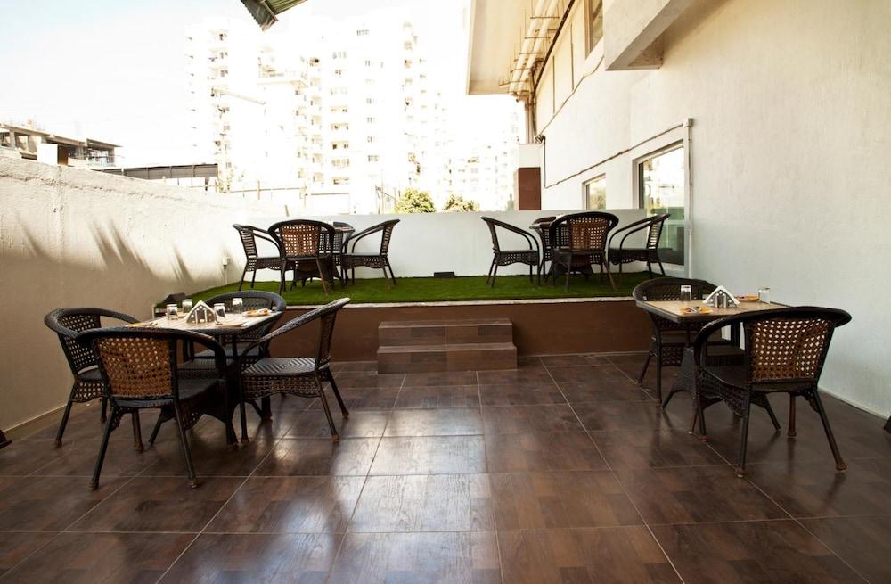 Octave Hotel & Spa - Sarjapur Road Bangalore Bagian luar foto