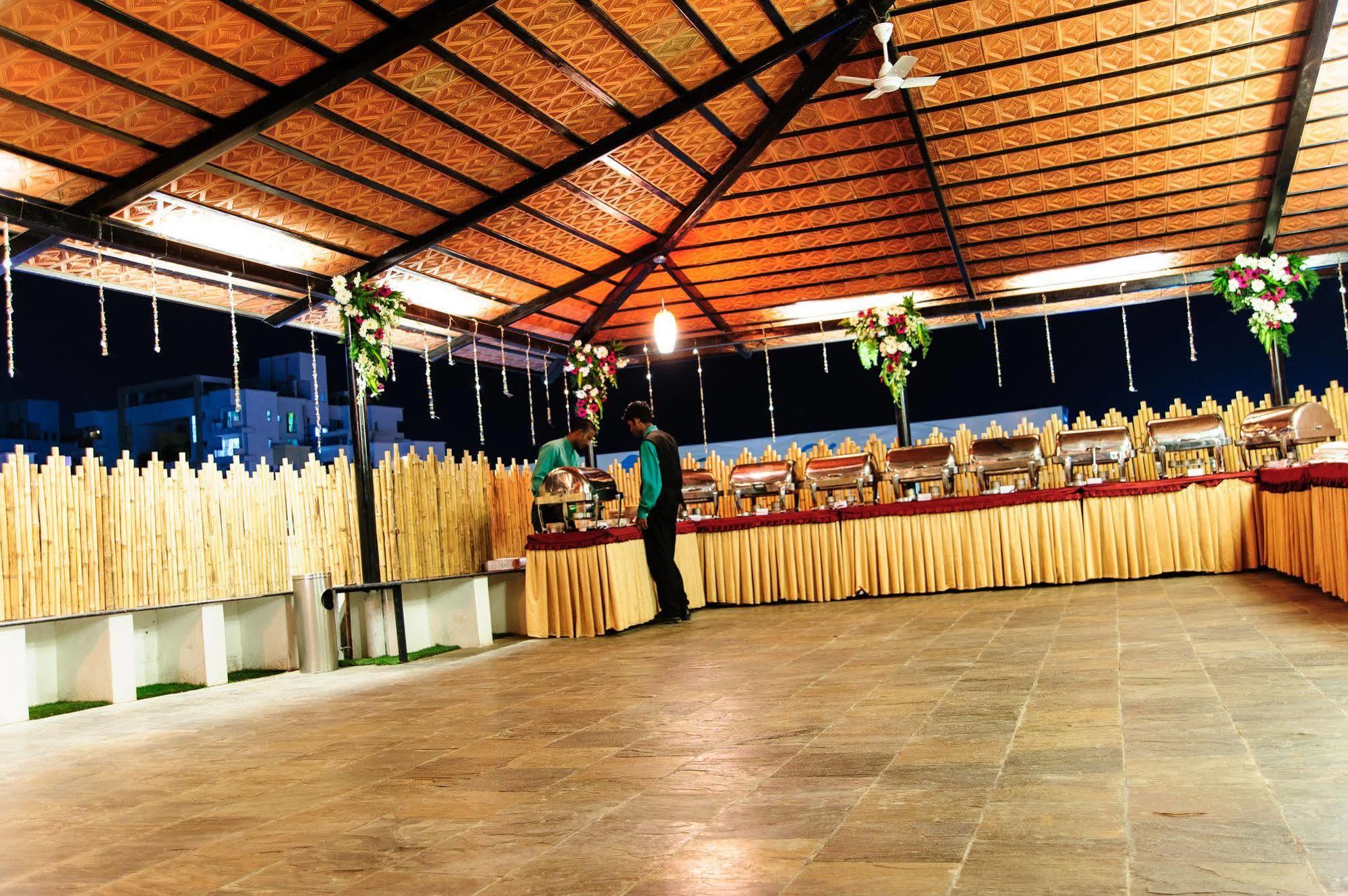 Octave Hotel & Spa - Sarjapur Road Bangalore Bagian luar foto