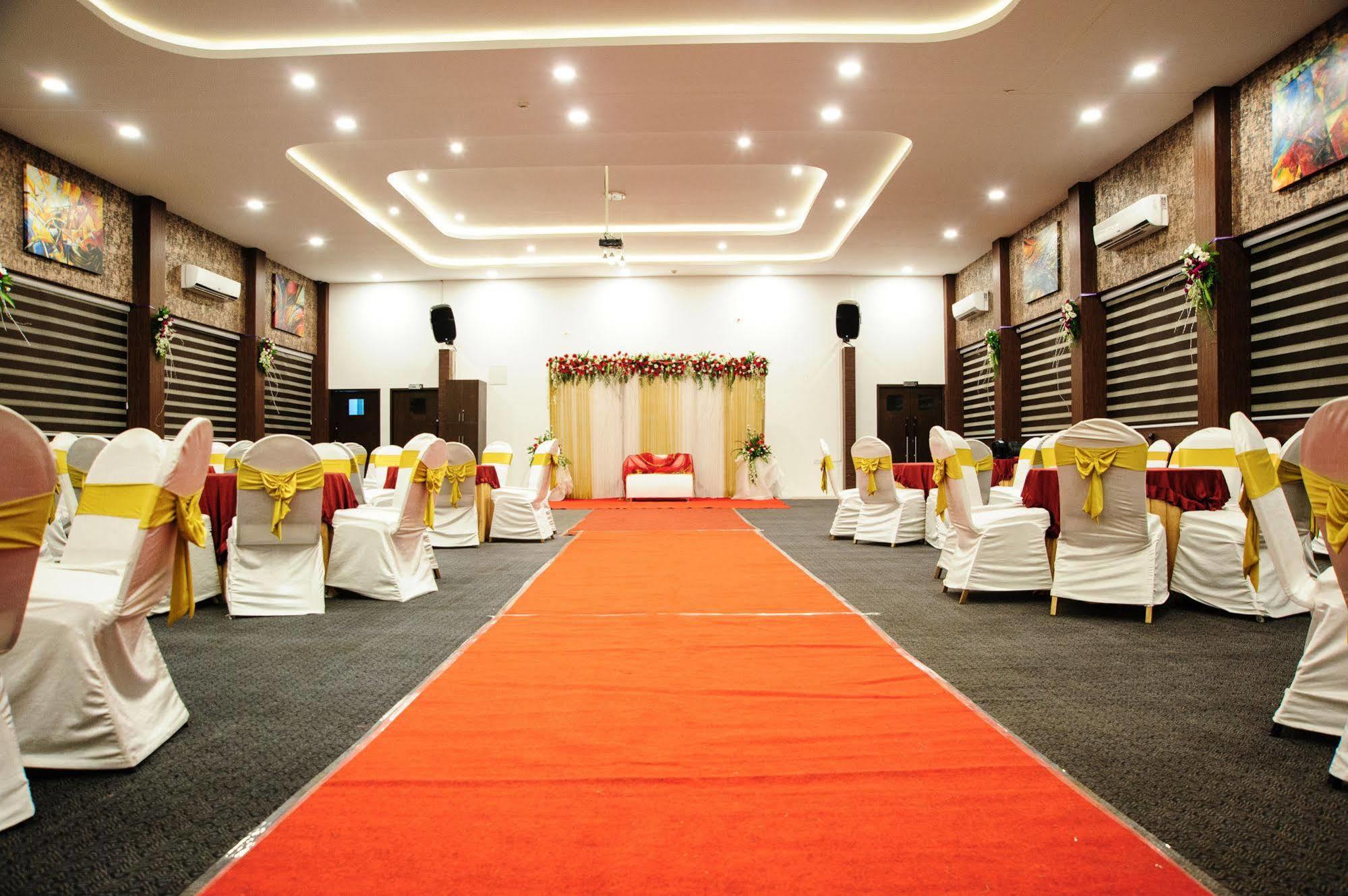 Octave Hotel & Spa - Sarjapur Road Bangalore Bagian luar foto